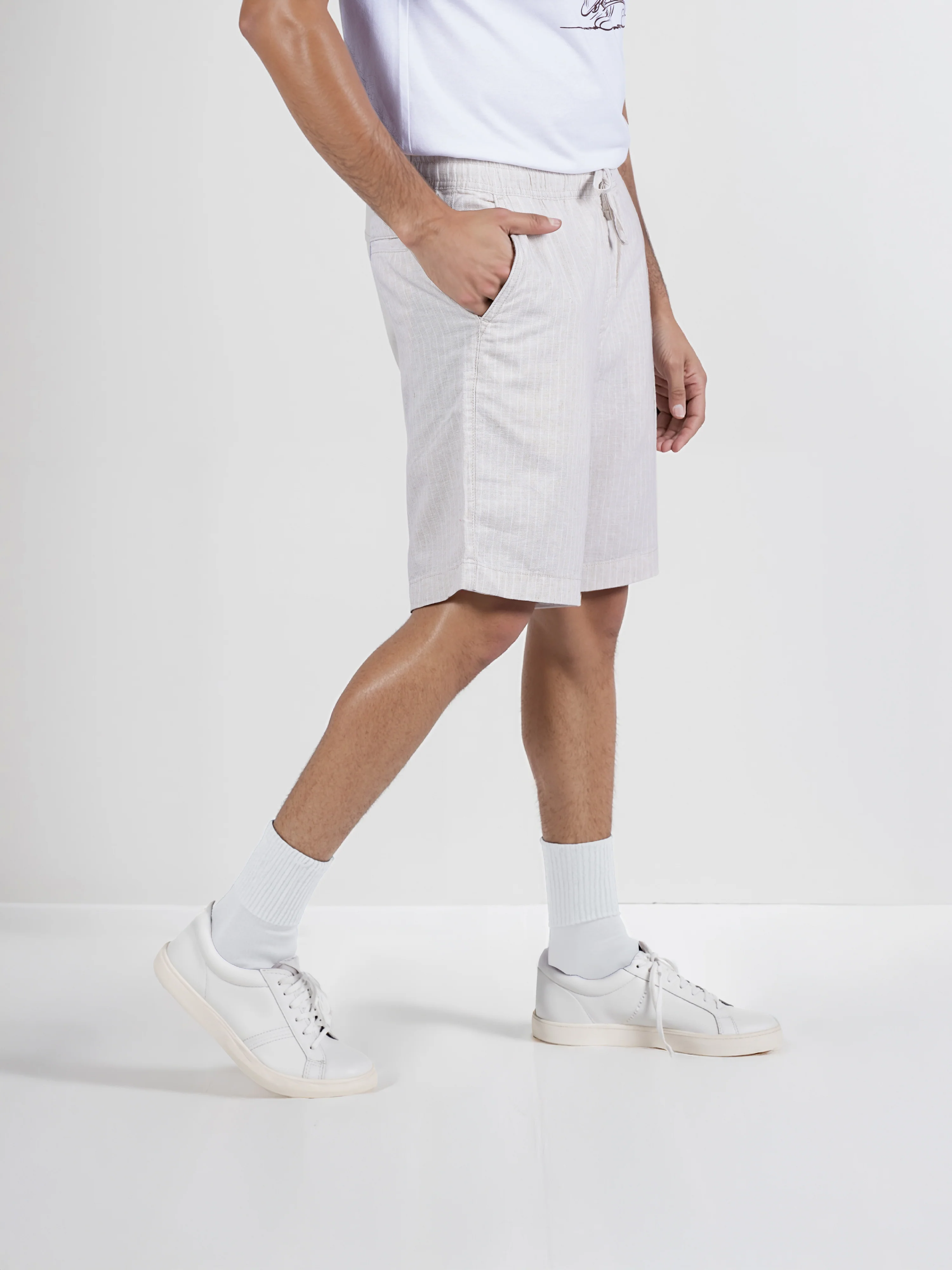 Celio* Men Beige Solid Regular Fit Linen Shorts - Image 3