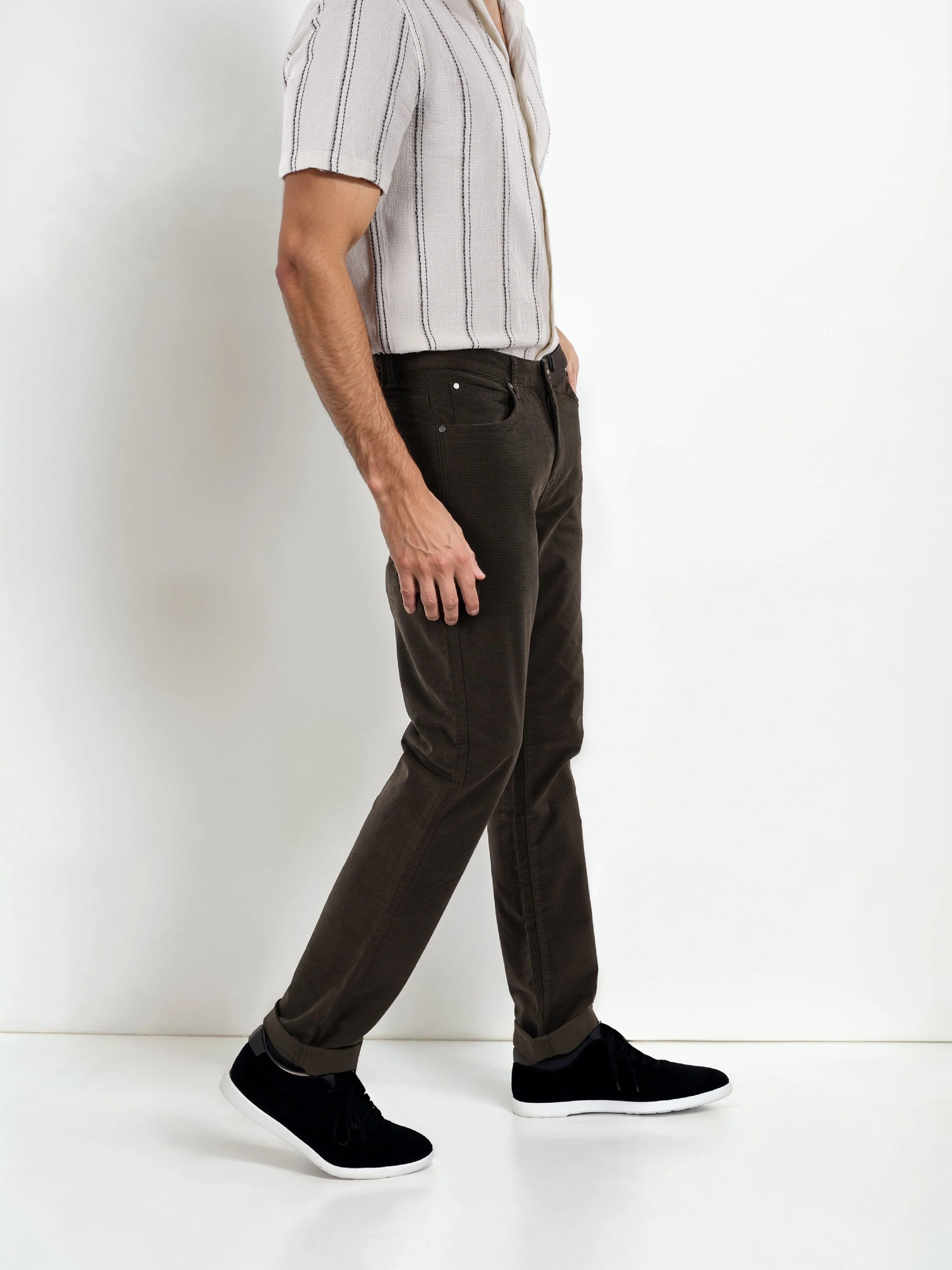 Celio Men Brown Solid Slim Fit Cotton-Linen-Blend Trousers - Image 5