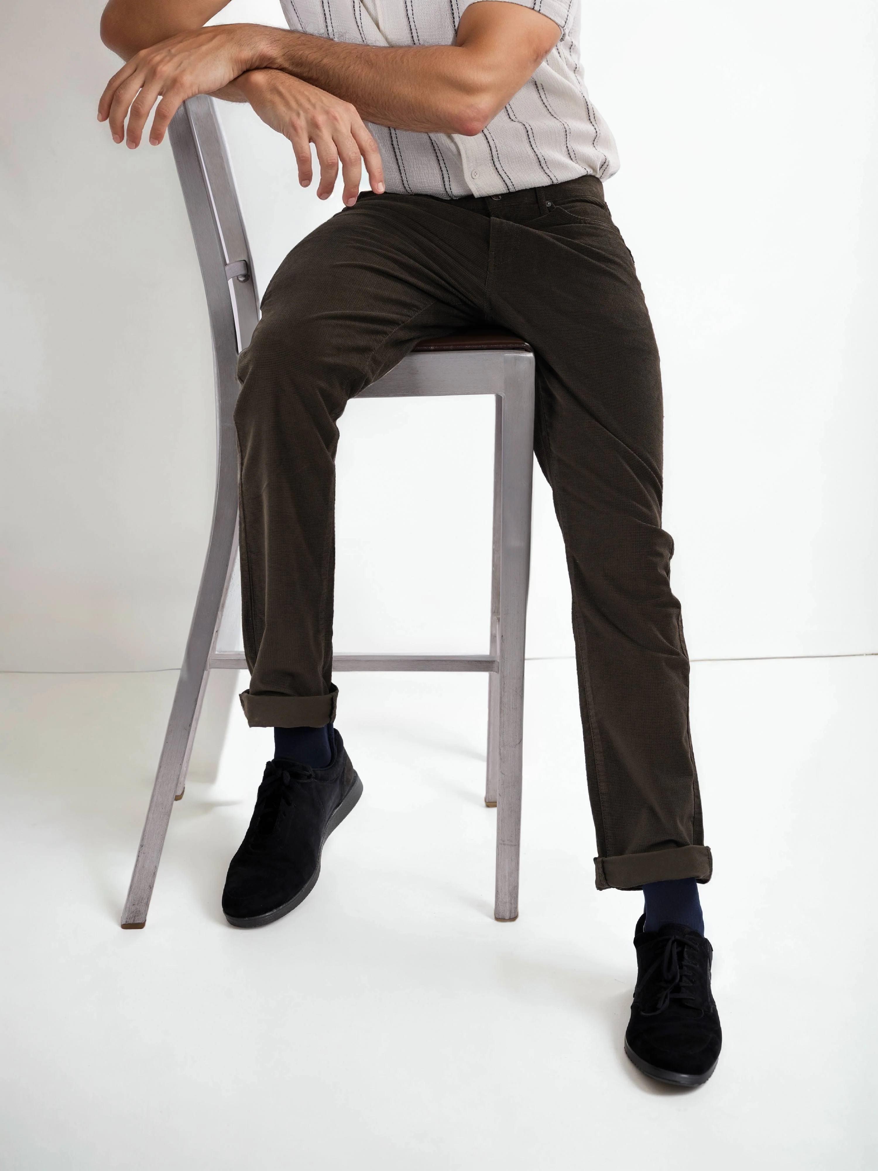 Celio Men Brown Solid Slim Fit Cotton-Linen-Blend Trousers - Image 9