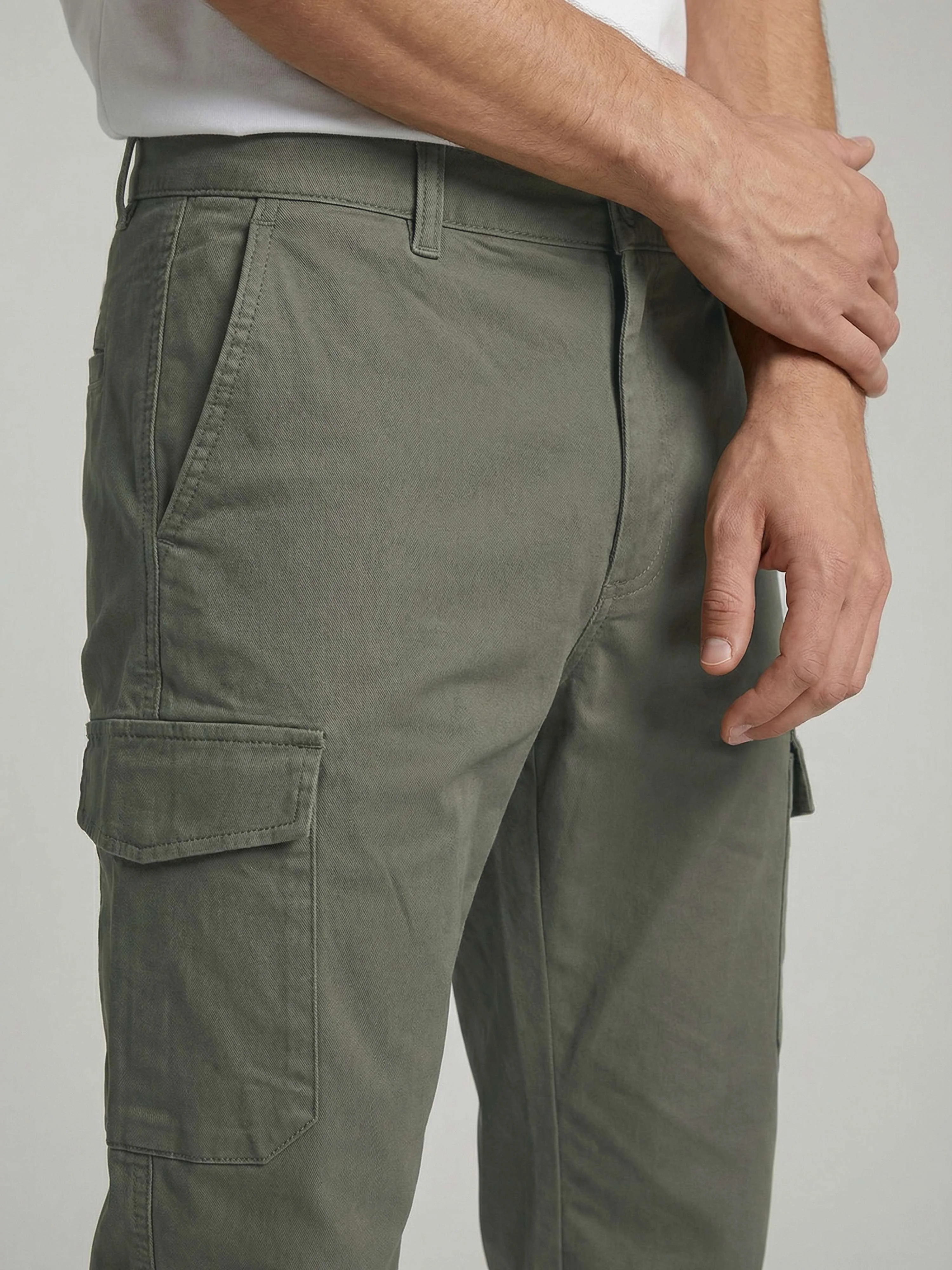 Celio* Men Olive Solid Straight Fit Cotton Trousers - Image 4